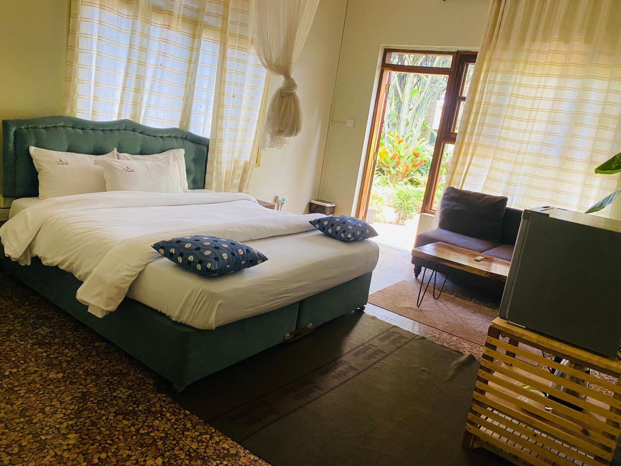 Afro Smile Hotel & Guest House Jinja Exterior foto